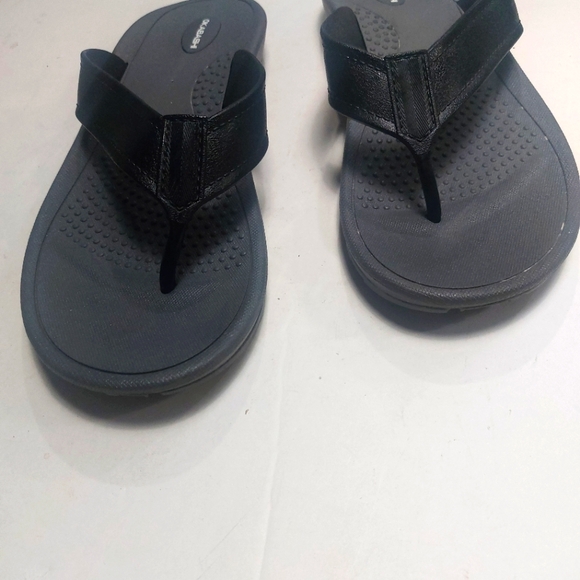 Black and Gray Flip Flops Size XL - Picture 3 of 10